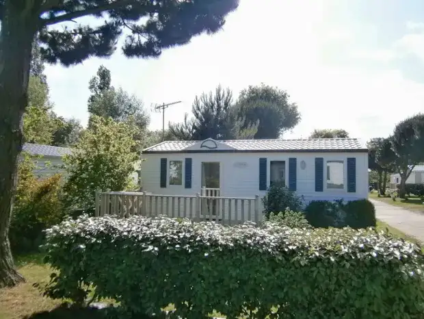 Mobil-Home 28 à 30 m² – 2 chambres – terrasse bois – TV