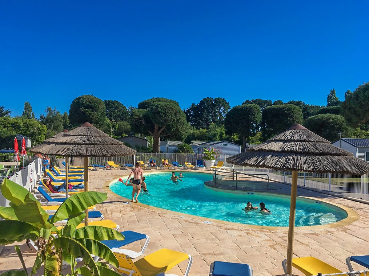 camping piscine bretagne